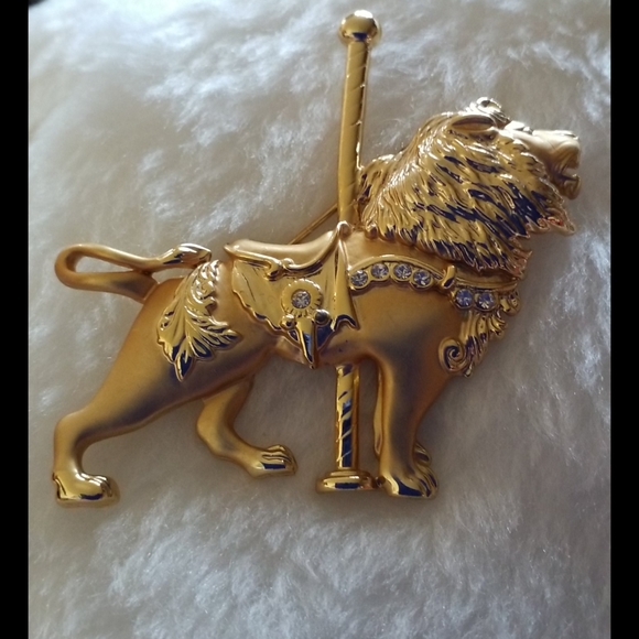 Unknown Jewelry - Rhinestone Lion Carousel Brooch Pin